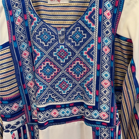 Elegant Blue and White Patterned Maxi Dress - Picture 3 of 10